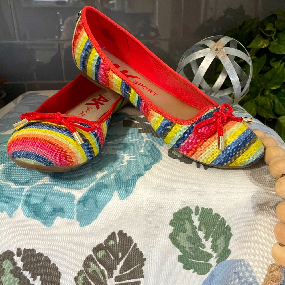 Anne Klein size 6, multicolored ballet flats.